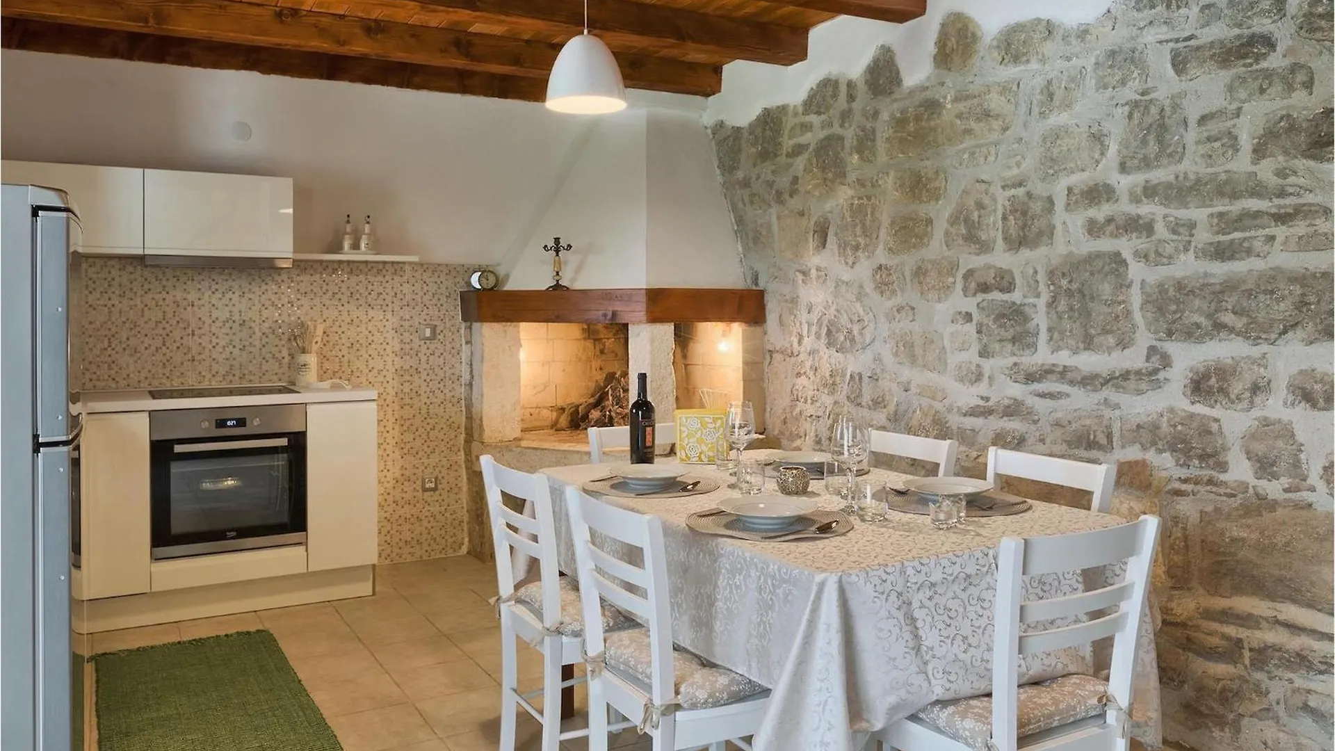 Villa Cartolina 모토분 0*,